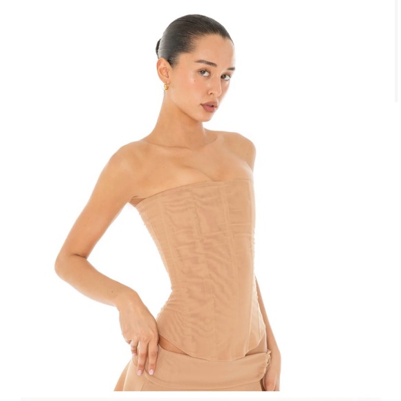 Nude Strapless Corset - Picture 5 of 5